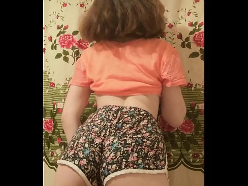 ❤️ Sexy mladá kočka svléká šortky před kamerou. ❤ Sex video u nás ❌️