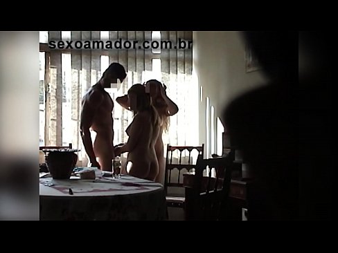 ❤️ Sex kamarádky pozvou obřího muže a trojku s ním ❤ Sex video u nás ❌️