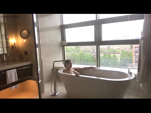 ❤️ Obrovská kočka vášnivě si honí kundu v koupelně ❤ Sex video u nás ❌️
